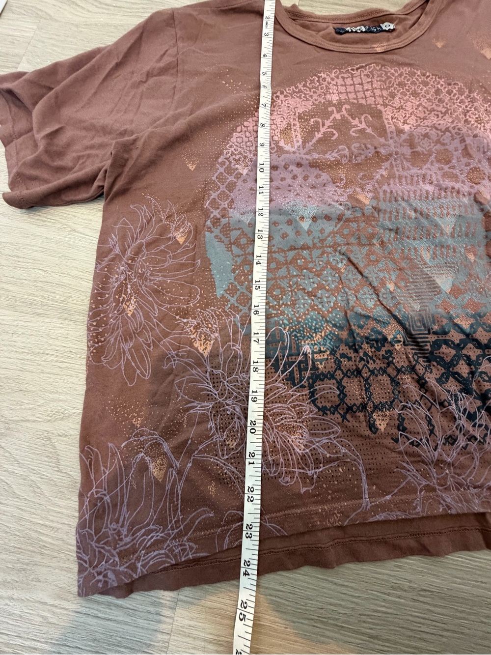 Blue Fish Brown Tee with Pastel Purple and Light Blue Skull Motif - Picture 6 of 8